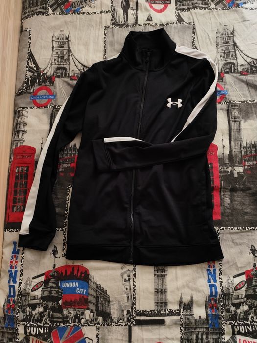 Продавам екип на Under Armour