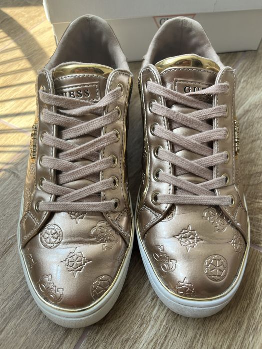 Оригинални сникърси Guess