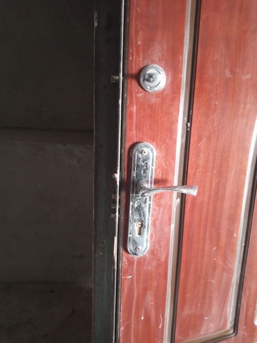 Темир Эшик Сотилади