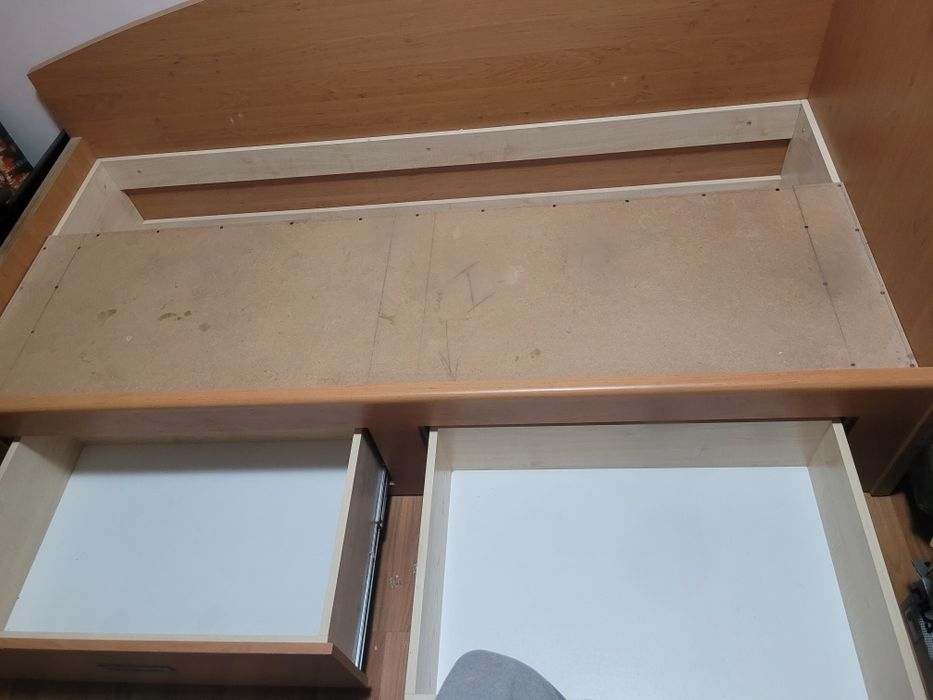 Продаётся кровать( полуторка)