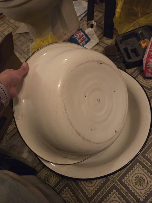 Продам эмалированные тазы