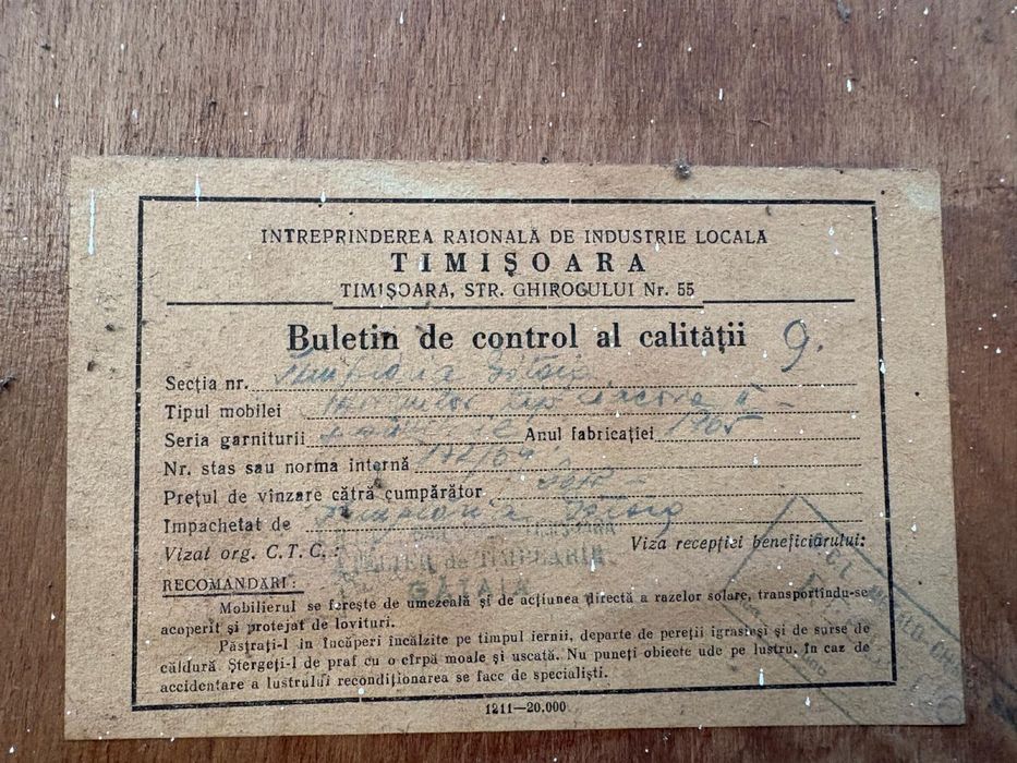 Dulap Mobila Vintage Vechi lemn masiv anii 1965