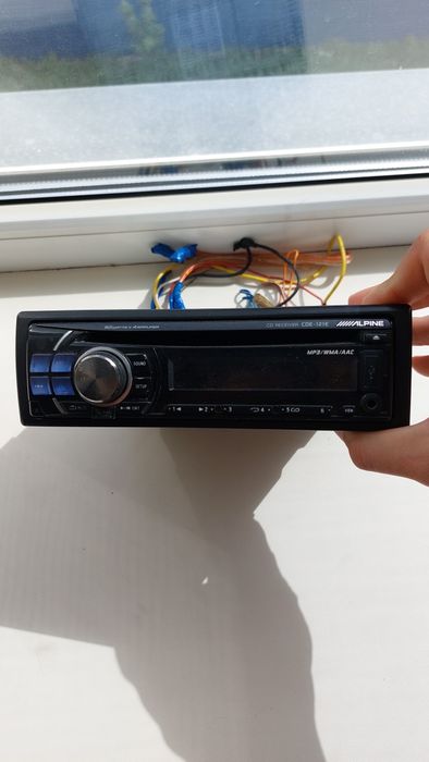 Продам магнитолу ALPINE CDE-121E