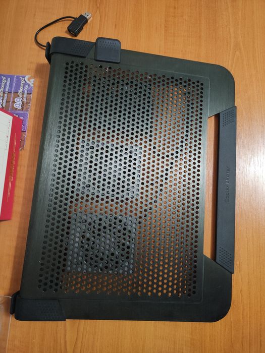 Охладител за лаптоп Cooler Master с 3 вентилатора