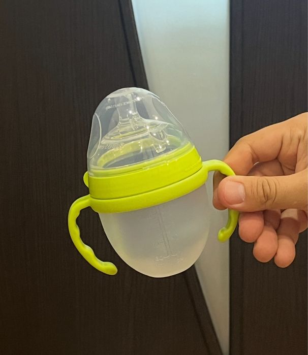 Продам детскую бутылку comotomo