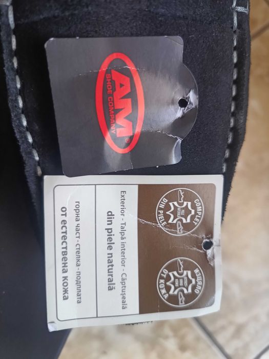 Pantofi bărbați din piele intoarsa eleganți.