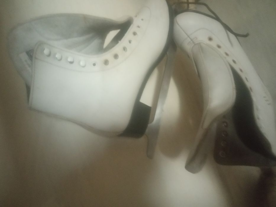 Коньки фигурные новые