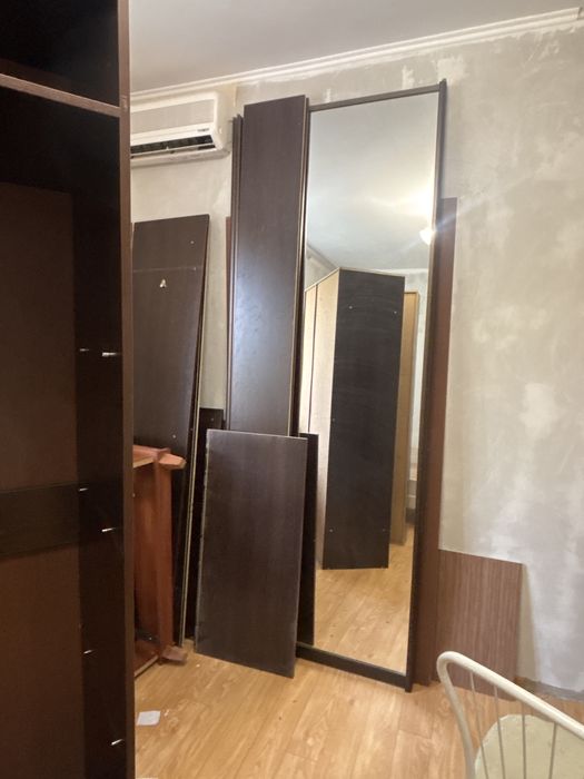 Угловой шкаф зеркальные двери передвижные