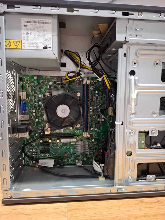 Компютър и монитор - LENOVO