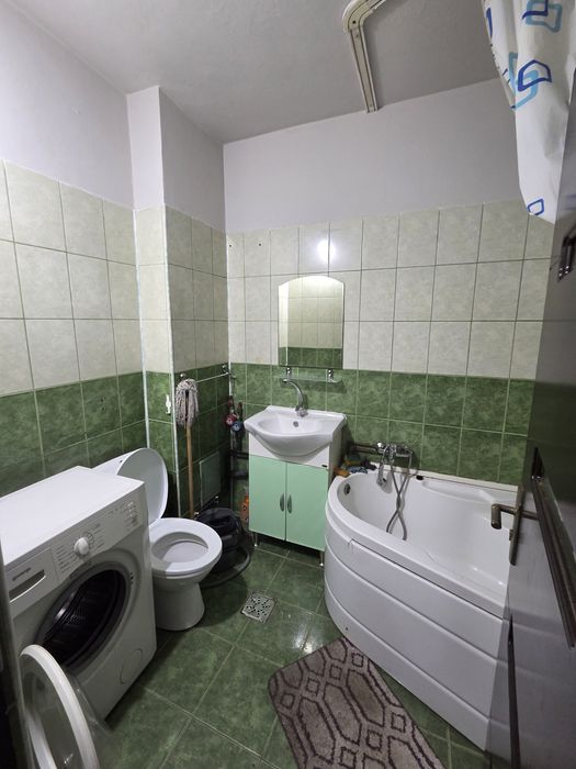 Proprietar închiriez apartament cu o cameră în zona Lipovei