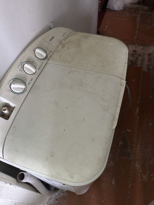 Продам стиралку полу автомат Haier