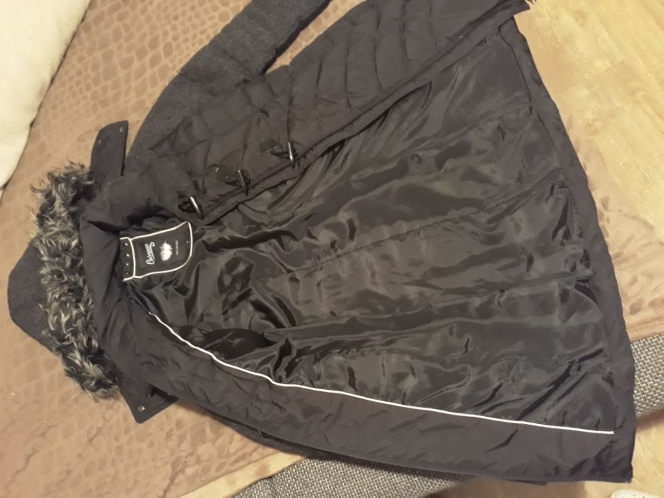 Geaca iarna cu gluga