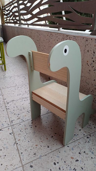 Детско столче динозавър.