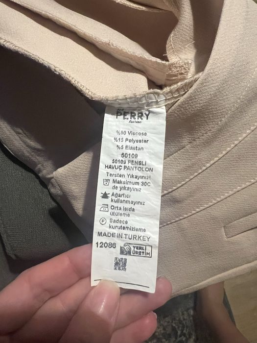 Pantaloni bej noi, fara eticheta