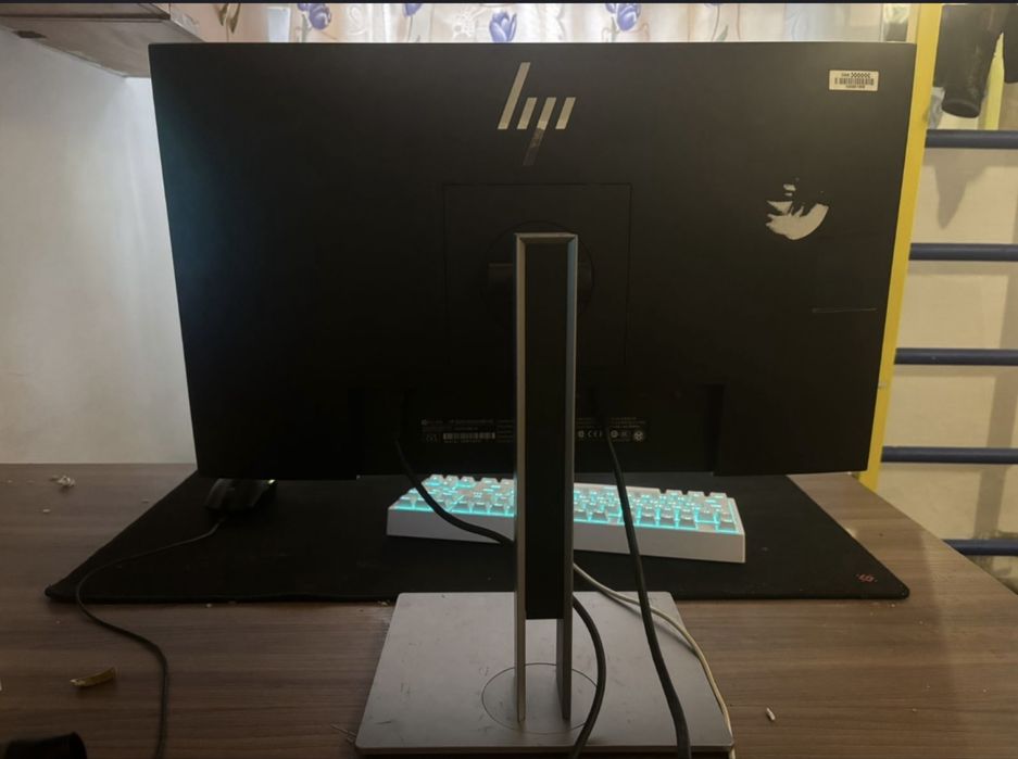 Монитор HP 243  .