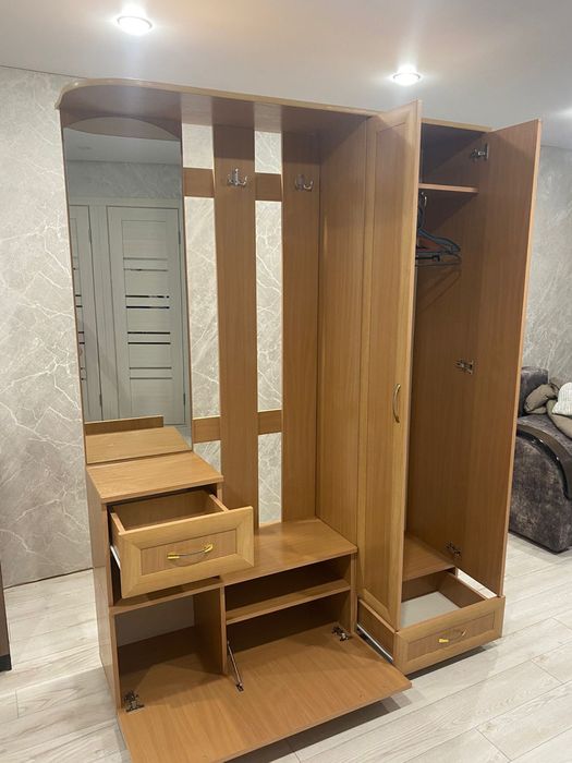 Продам прихожую.