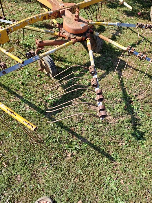 Vînd coasă și greblă