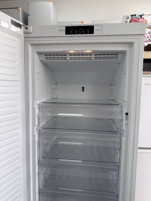 Голям Фризер Bauknecht NoFrost A++ 70см