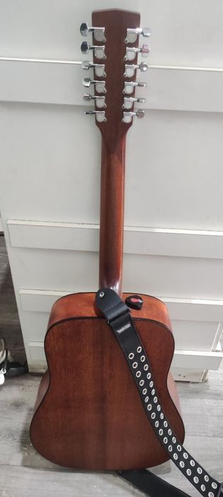 Гитара в хорошо состоянии