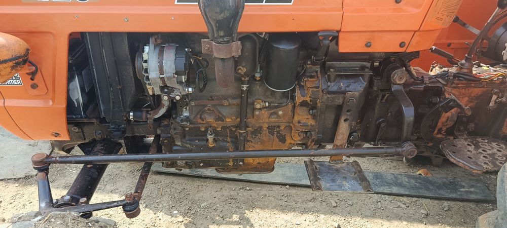 Vând tractor Fiat 420