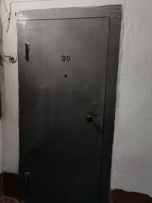 Продам железный дверь срочно