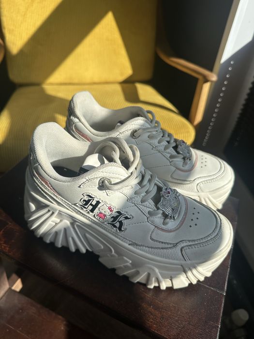 Кроссовки Bershka х Hello kitty размер 35
