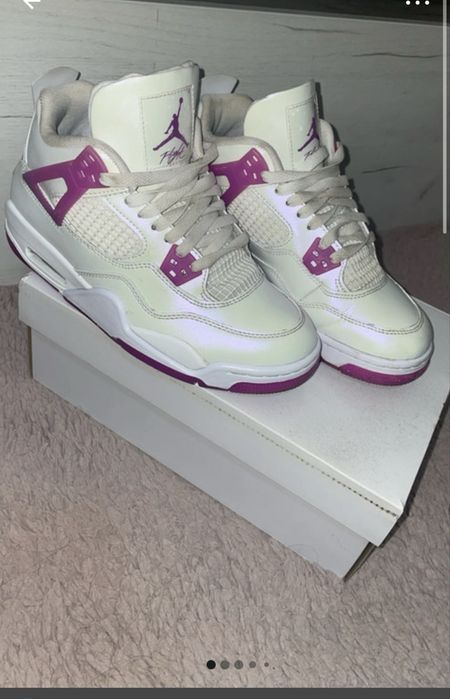 Air Jordan 4 Hyper Violet