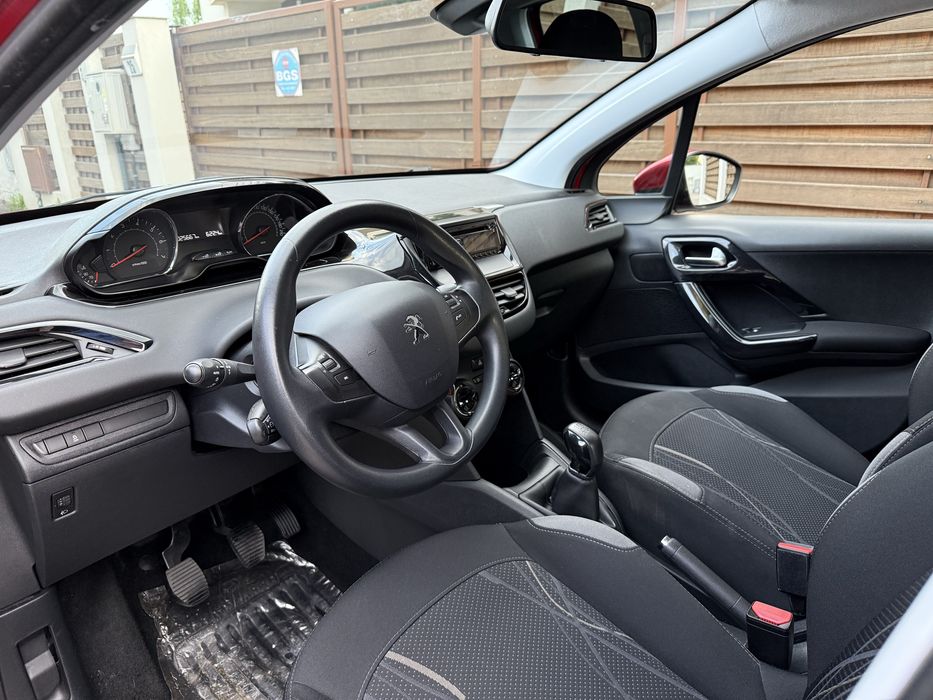 Peugeot 208 Cu doar 30.000 Km Primul Proprietar