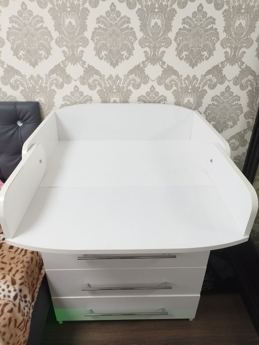 Пеленальный стол