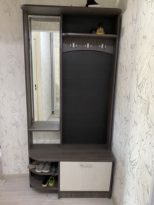 Продается шкаф для прихожей