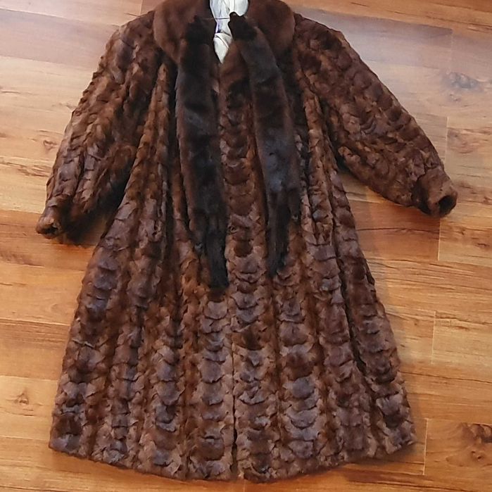 Haina din blana naturala de nurca+guler de nurca