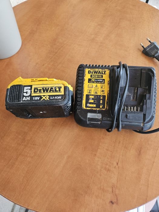 Set dewalt 18v baterie si incarcator