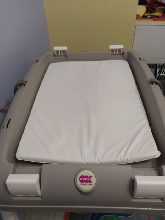 Ваничка със стойка и матраче за повиване