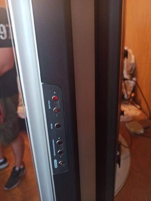 Продавам телевизор Philips