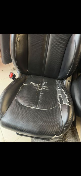 Седалки за Kia K5 2019 – кожен салон (частично с дефект)