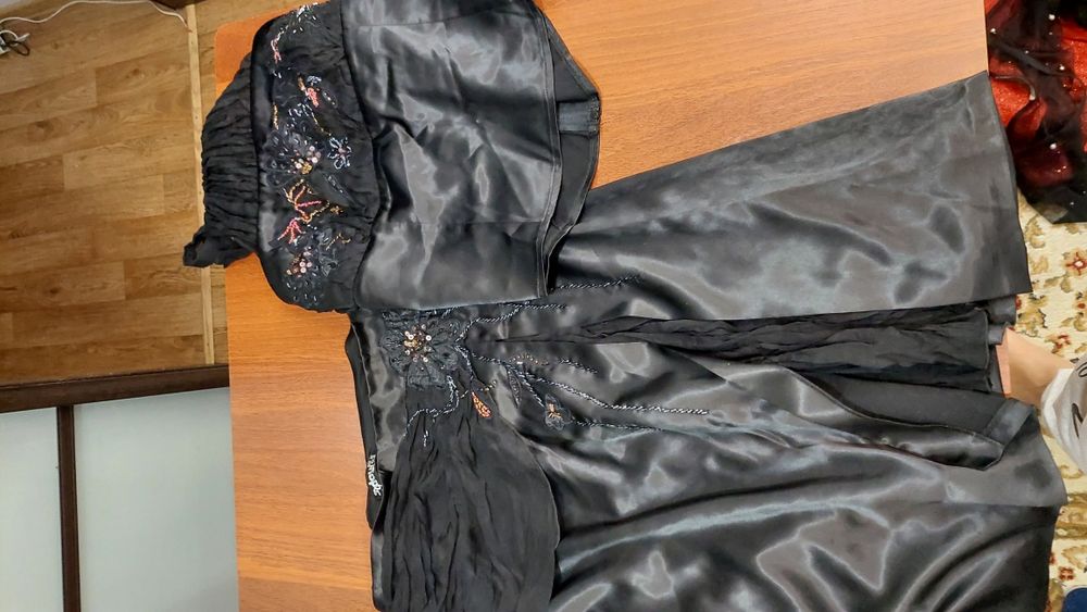 Одежды разгрузка гардероба