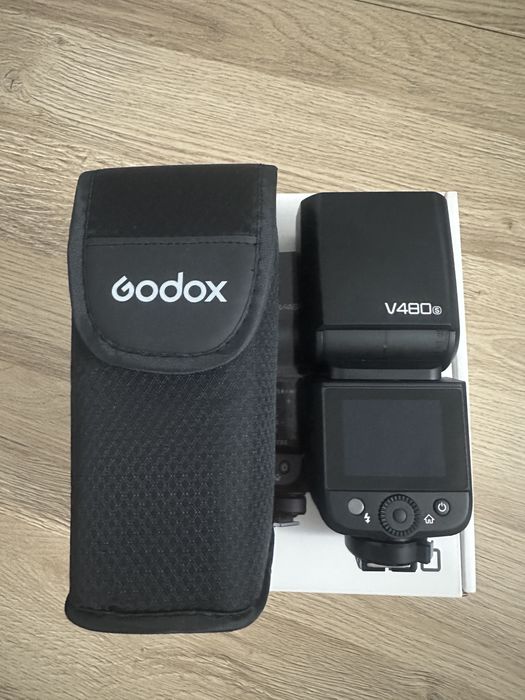 Vând blitz Godox v480s