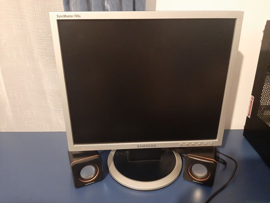 Sistem pc +tastatura,mouse,boxe și monitor