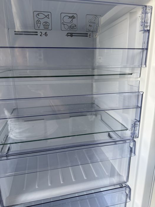 Продам морозильную камеру