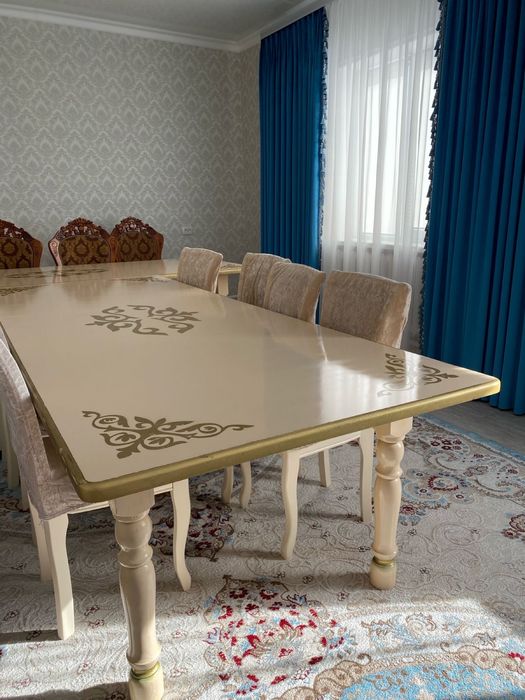 стол, стульчик .