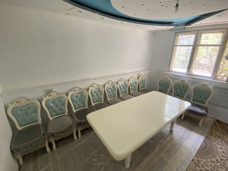 Срочно продам стол и стулья