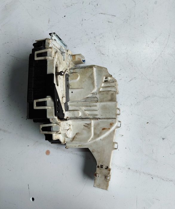 Брава предна врата за Mercede-Benz W906 след 2006г.