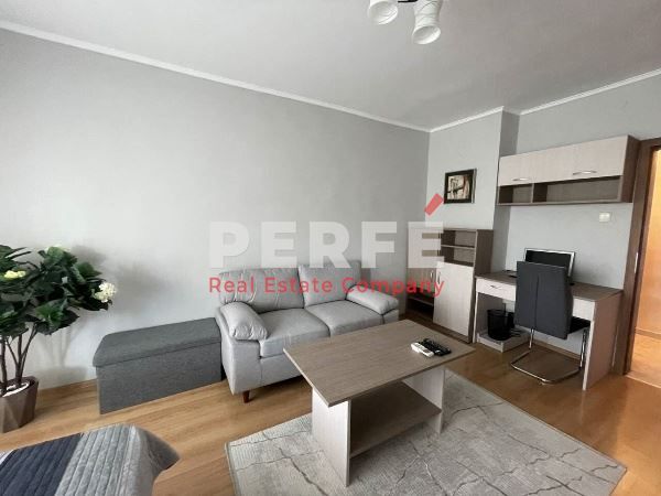 Продава се Тристаен апартамент в Бургас, Изгрев - 90 кв.м за 2428 €/кв.м - Снимка #2