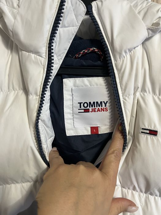 Дамско оригинално яке Tommy Hilfiger размер L