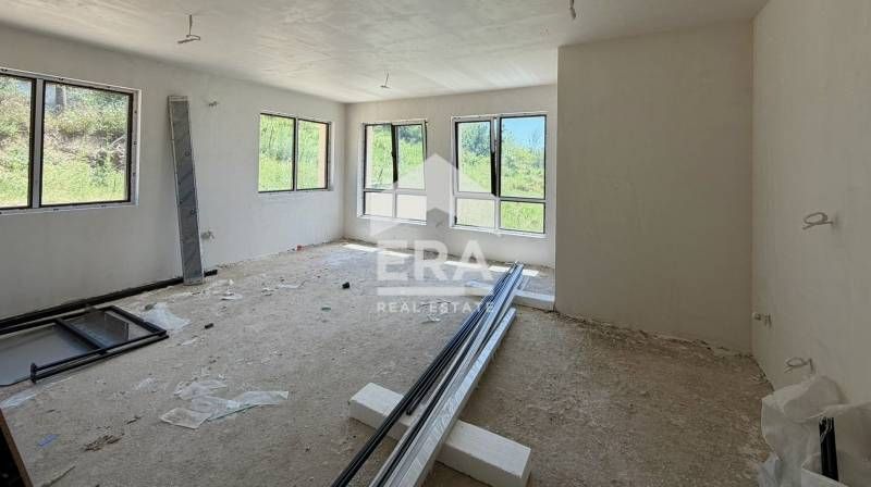 Тристаен апартамент в нова сграда, в кв. Възраждане-3, гр. Варна