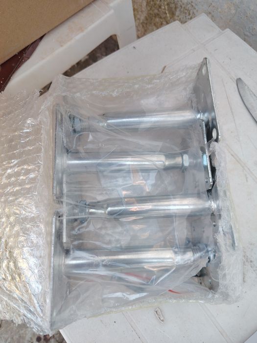 Suporți zincați stâlpi lemn