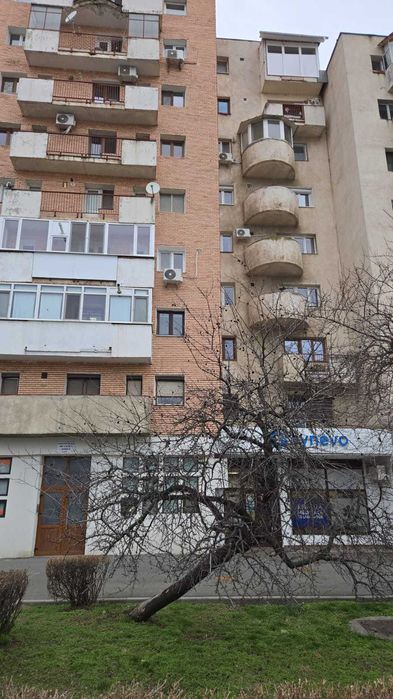 Proprietar, închiriez apartament 3 camere decomandat 90 mp – Str. Spitalului