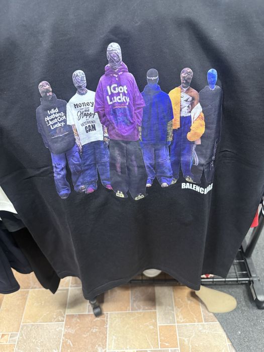 Продавам тениски на Balenciaga