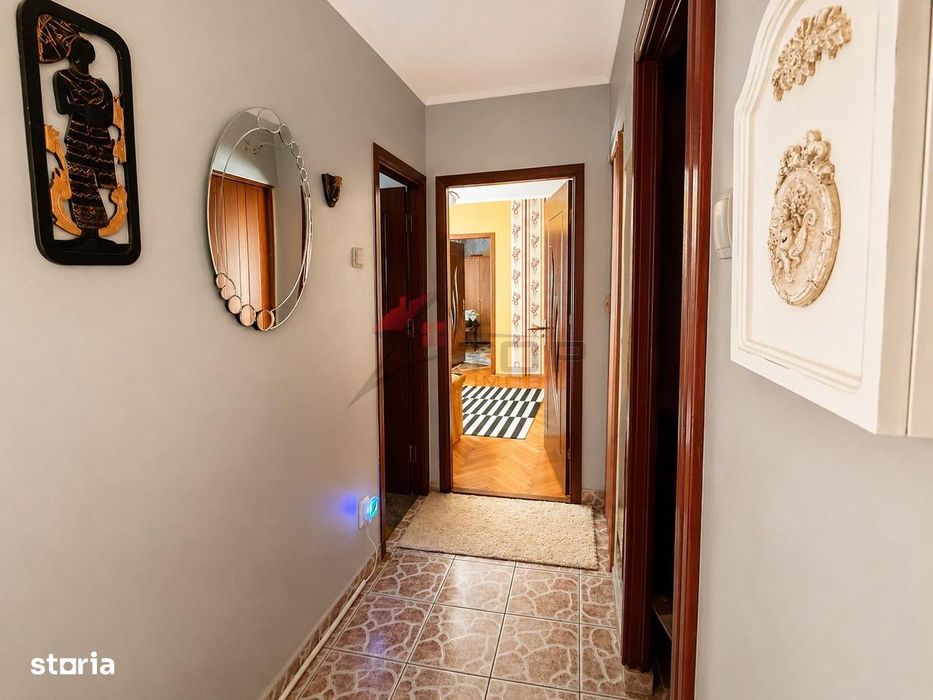 Vanzare apartament 3 camere - Podu Ros - etaj 2