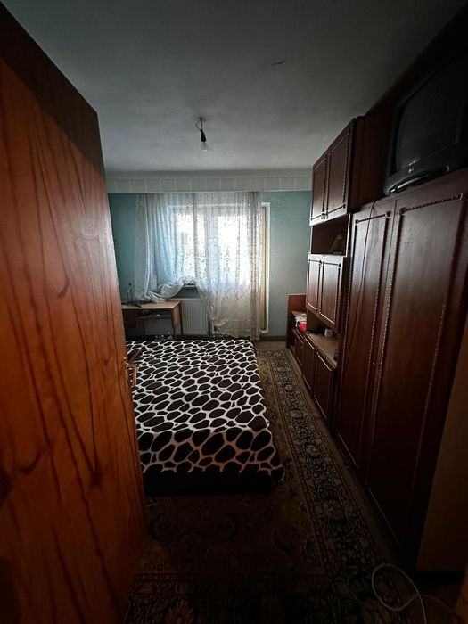 Vând apartament cu 3 camere  in cartierul Tudor Vladimirescu